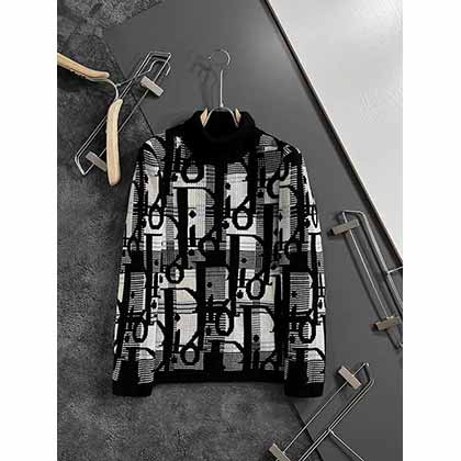 秋冬新品立領針織衫，可搭配各式長褲或牛仔褲。