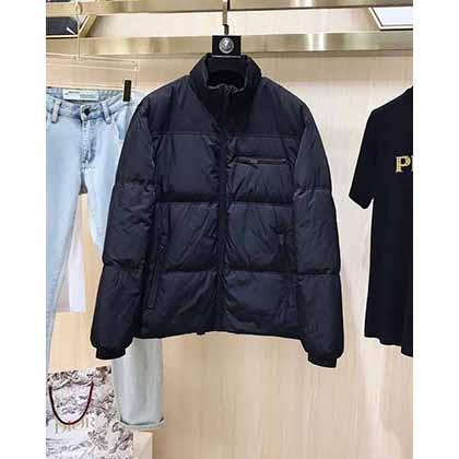 普拉噠男士立領羽絨服，秋冬新款官網同步，優雅與實用精