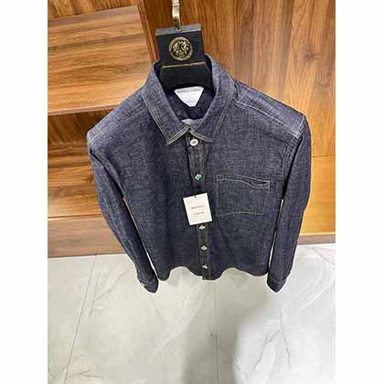 V家新牛仔襯衫，秋冬新款口袋裝飾經明線情侶款牛仔外套！