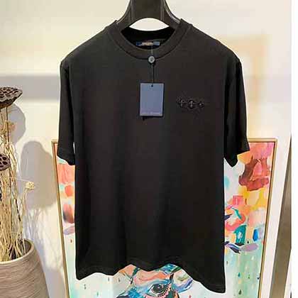 路易家春夏Lv 經典大l貼布刺繡 短袖T恤 新款版型設計！