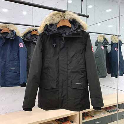 加拿大鵝秋冬新品羽絨服，專柜同步，真品保障，時尚連帽，防水保暖！