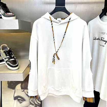 巴寶莉新品袖上開洞拼格子格紋袖連帽衛