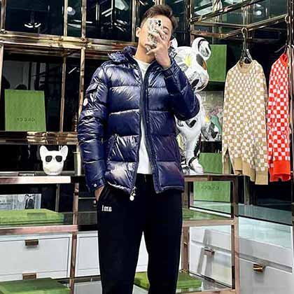 Mnclr官網同步售價過萬 超有型 簡潔舒適的通勤夾克羽絨服。