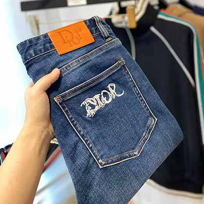 迪奧男士牛仔褲：舒適微彈，環保洗水，細節無敵！