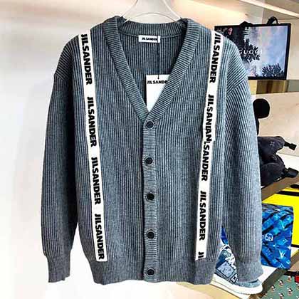 JIL SANR德國設計師品牌 節儉的美學和簡潔的線條而聞名。