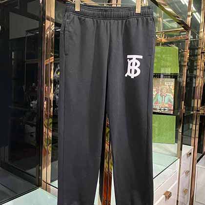 巴寶莉修身版型舒適有型休閑褲，沒有束縛感，上身優(yōu)雅大氣