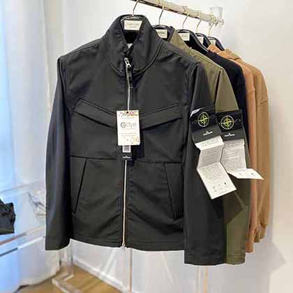 石頭島秋冬新品男裝連帽夾克。