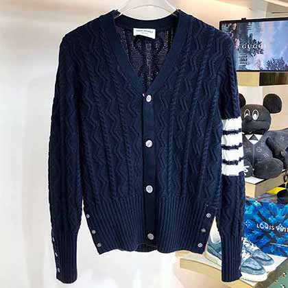 TB經典100%美麗奴羊毛手臂色織麻花開衫羊毛衫。