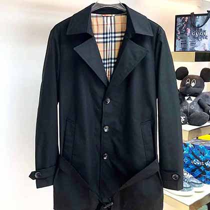 八寶麗（BURBRY）高等定制款式包括經典飛行夾克