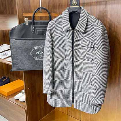 大品牌手袋網(wǎng)P家特織幾何圖下擺圓弧型羊絨混紡大衣