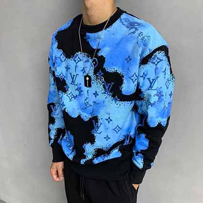 L品牌潮流logo水彩渲染印花套頭衛(wèi)衣。