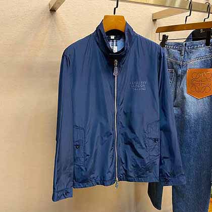 巴寶莉男士經(jīng)典長(zhǎng)款風(fēng)衣、肯辛頓式