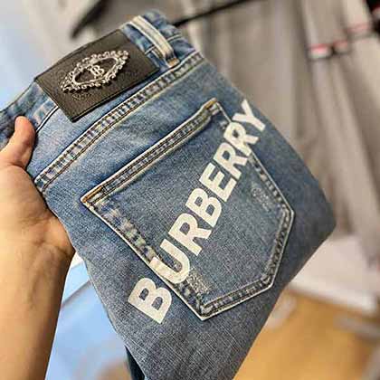 巨訊網街拍牛仔褲巴寶莉春夏新品，專柜同步有售！