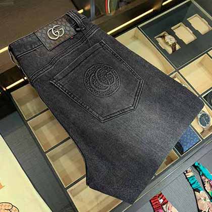 GUCCI古奇男士的牛仔褲，新經典洗水男士小直筒牛仔褲！