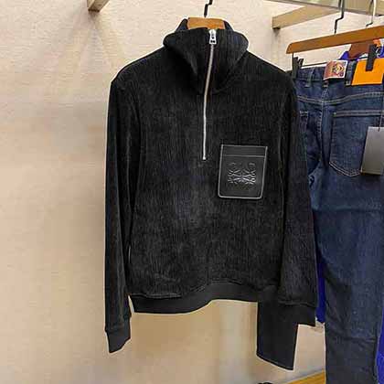 Loewe高領(lǐng)拉鏈衛(wèi)衣，秋冬時(shí)尚皇室貴