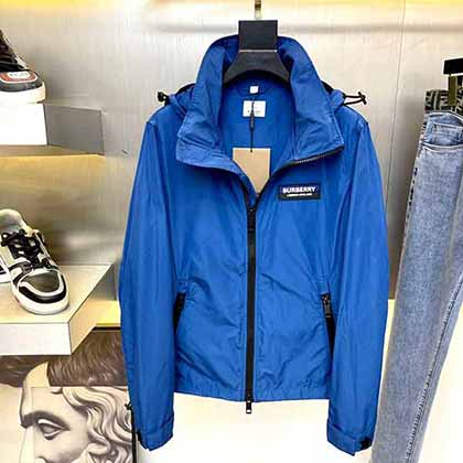 高等潮物推存！巴寶莉秋季新款連帽夾克風(fēng)衣。