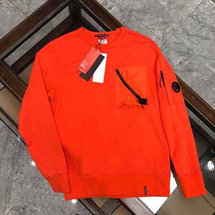 CP.company新款重工外套衛衣，套頭設計保暖舒適！