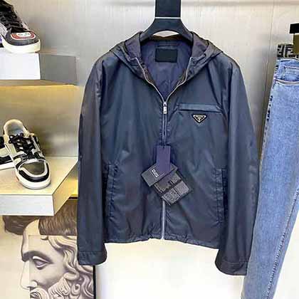 PRAD早秋新款原版夾克，定制選料一流，做工精細，上身百搭超帥！