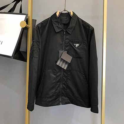 PRADA每年畢備上身的常青款系列三角標尼龍夾