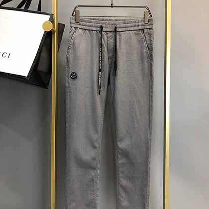 低調奢華MONCLER淺色系休閑牛仔褲，舒適透氣，彈力十足！
