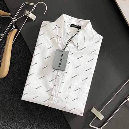 Balnciga標識長袖襯衫 新式OS裁剪設計,滿字母印花