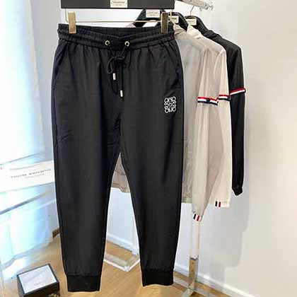 LOEWE羅意威毛圈速腳衛褲設計低調，卻有眾多追捧者