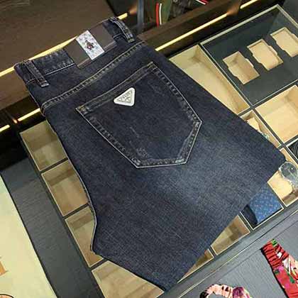 歐美大品牌男裝 普拉達(dá)早春新款