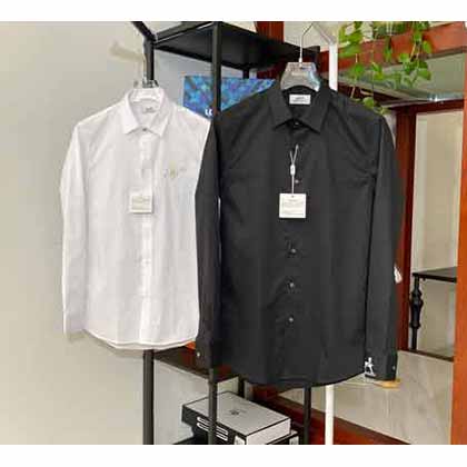 愛馬S經(jīng)典的的雙人馬車刺繡圖案點(diǎn)綴設(shè)計(jì)高支棉材質(zhì)襯衫