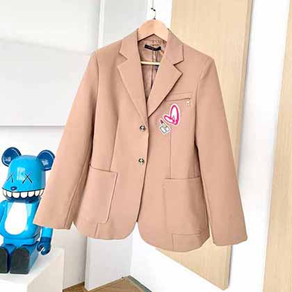 超級時尚的lv西裝外套，挺括顯瘦的時