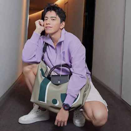 AMI法國潮牌刺繡同色系大愛心立領半拉鏈衛衣