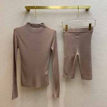 高顏值領(lǐng)口字母logo打底衫 YS針