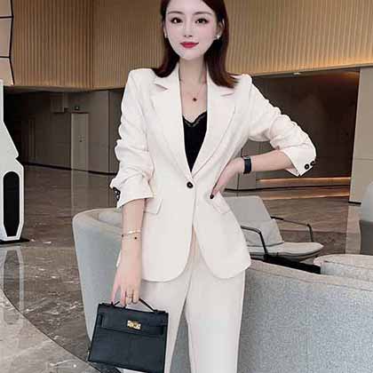 DIOr新款時尚立體有型純色西裝套裝，露出迷入鎖骨！