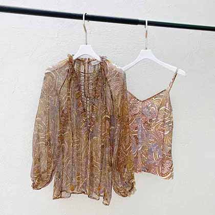 國(guó)際品牌女裝折扣網(wǎng)70年代復(fù)古格調(diào)佩斯利花紋女裝