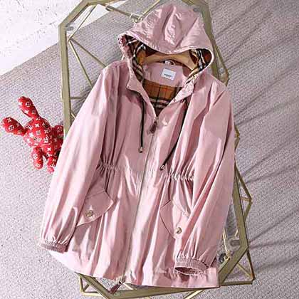 Burbery早秋連帽沖鋒衣，連帽抽繩收腰版型百搭不挑人小外套