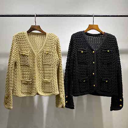 精致時髦，立體純手工針織，顯瘦V領袖子設計，慵懶又利落！