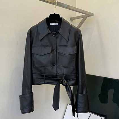 DIOR秋冬新款綿羊皮衣，搭配大口袋，妥妥時尚感。