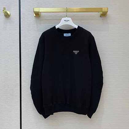 春季新品經典三角標貼飾馬蹄型設針織袖拼接衛衣，時髦精必入！