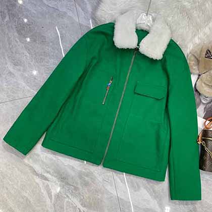 LV秋冬牛仔外套，拼接領子增添時尚感，LV元素立體感強，單色時尚不過季！