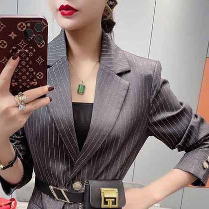 2022秋冬專柜同步新款經典氣質西裝領大擺連衣裙定制！