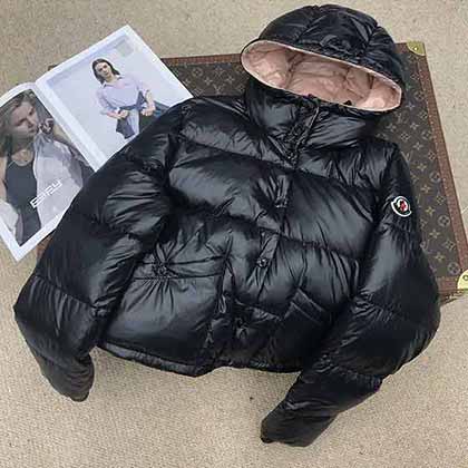 蒙口Moncler秋冬新品 撞色設計小短款連帽羽絨服