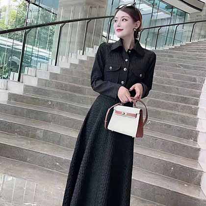 走秀款套裝超贊版型短款系列上衣層次感分明的半裙套裝！