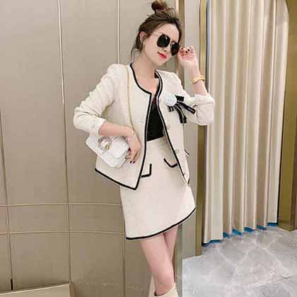 ChaneI小香走秀款短外套，經(jīng)典設計，粗織多種花式紗線。