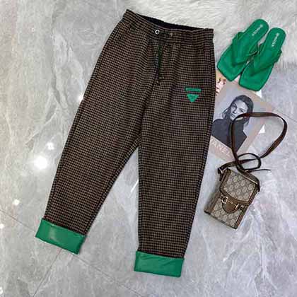 早秋潮牌千鳥格衛(wèi)褲，上身搭配毛衣或者是大衣風(fēng)衣都非常的百搭哈