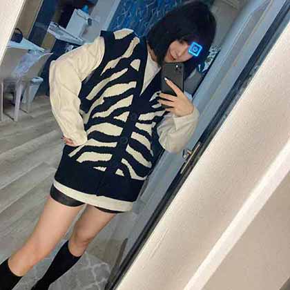 MoCo早秋斑馬紋羊毛寬松針織馬甲外套針織開衫