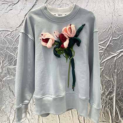 經(jīng)典寬松版型yyds，新款純手工織花假兩層衛(wèi)衣。