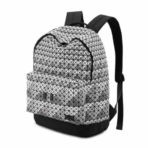 輕盈時尚，細(xì)節(jié)精良！三宅一生新款背包，潮人畢備！