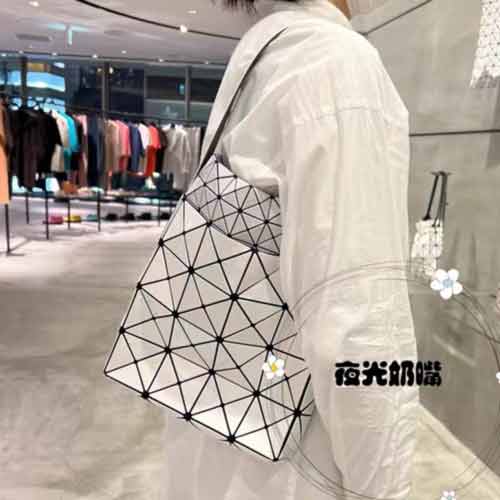 代買三宅一生鳥巢包 ISSEY MIYAKE單肩斜挎托特水桶女包