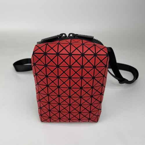 ISSEY MIYAKE甲殼蟲系列：立體感設計，男女通用，多功能箱，輕便便攜！