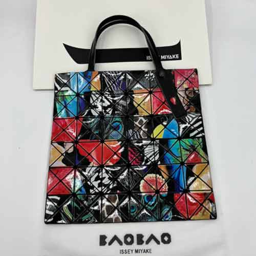 三宅一生BAOBAO新款：陸海生物圖案紋理，柔和背景獨特對比！