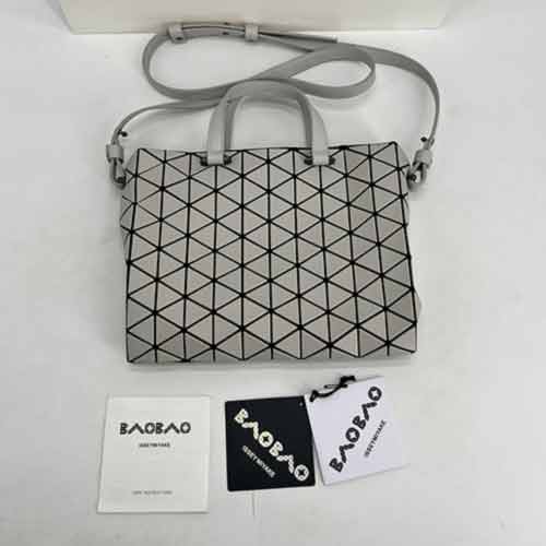 三宅一生酒桶公文包，雙尺寸，拆卸肩帶，獨(dú)特造型！